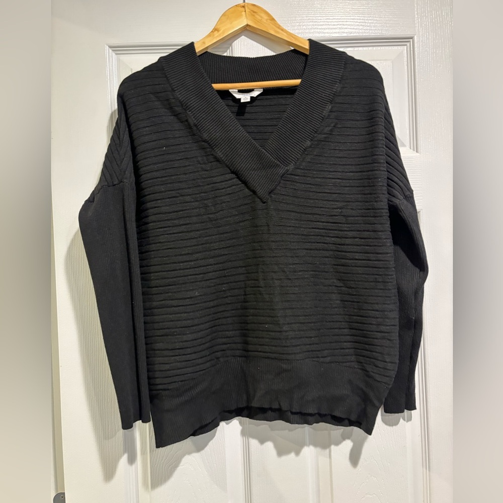 Time and Tru Black V-Neck Sweater Classic Knit